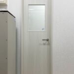 鋼製片開戸（窓付き）